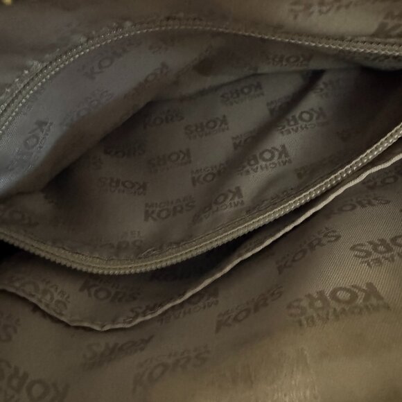 Michael Kors Medium Emmy Crossbody Midnight Blue Patent Finish Gold Hardware - Picture 11 of 14